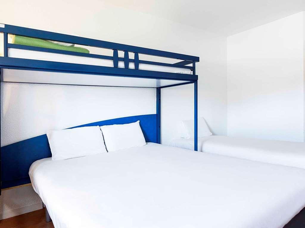 ไอบิส บัดเจ็ต อาแฌ็ง Hotel อาฌ็อง ภายนอก รูปภาพ